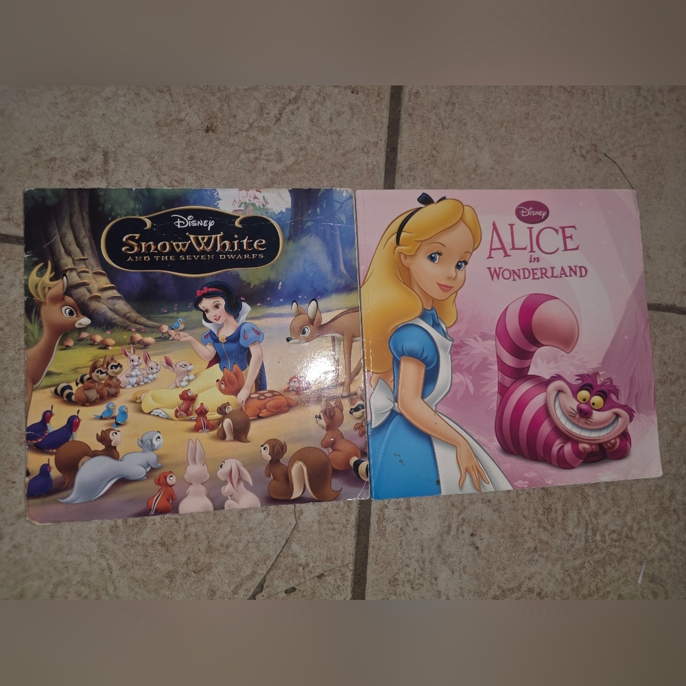 Alice In Wonderland 2010 + Snow White And The Seven Dwarfs 2009 Book Lot Disney